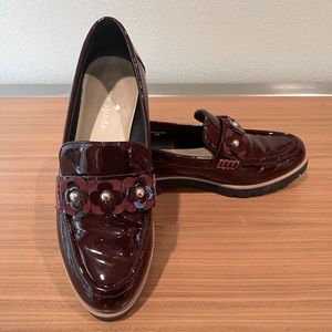Kate Spade Loafer
Burgundy patent leather with lug heel